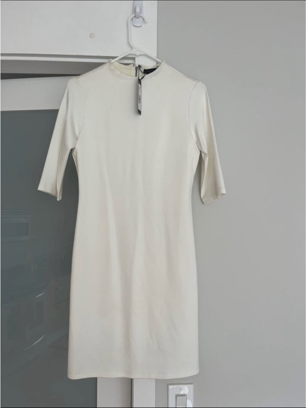 NWT Alice + Olivia Delora sheath white Dress